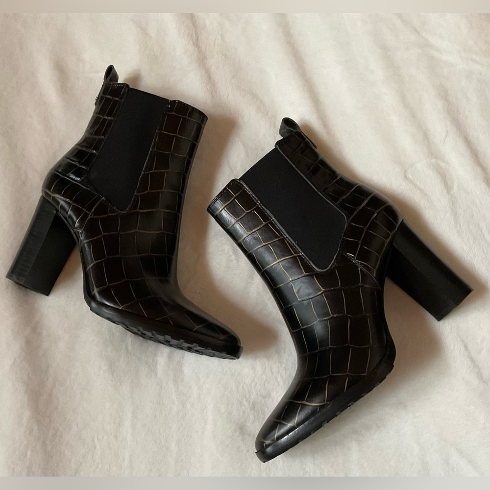 LAUREN Ralph Lauren Women Mylah Bootie Black/Modern Gold Size 8 - Picture 1 of 9
